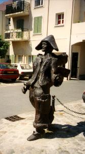 Le Colporteur - sculpture d'Alex Garcia - ville de Montlhry (Essonne - France)