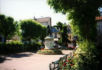 La Place du March  Montlhry