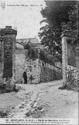 La porte du Montoire à Montlhéry