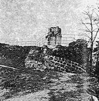 Photographie de la tourelle penchée au nord-est de l'esplanade du château de Montlhéry