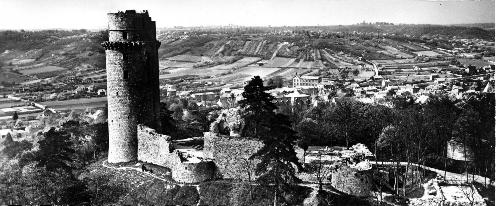 Vue aérienne de la tour de Montlhéry
