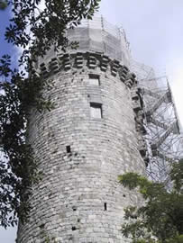 La tour de Montlhry en travaux - Faade Sud